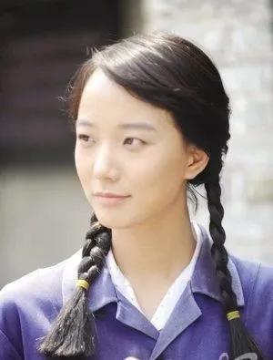 六种常见的女生减龄发型(女生巨显老的3款发型)(42)