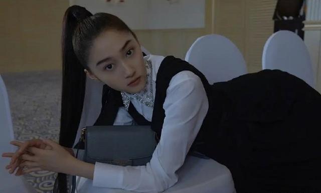 六种常见的女生减龄发型(女生巨显老的3款发型)(27)