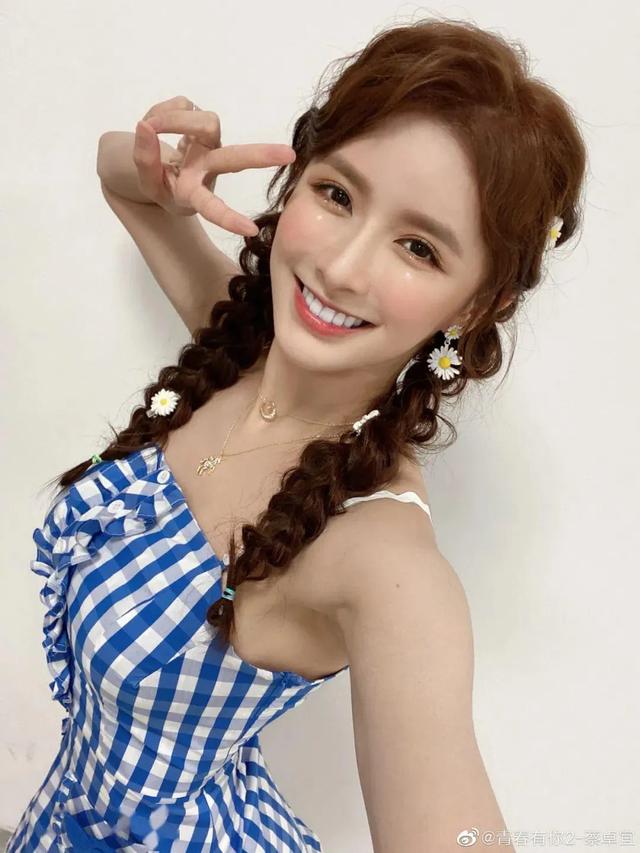 六种常见的女生减龄发型(女生巨显老的3款发型)(44)