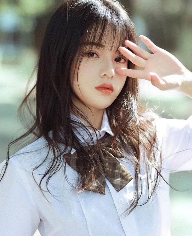 六种常见的女生减龄发型(女生巨显老的3款发型)(3)