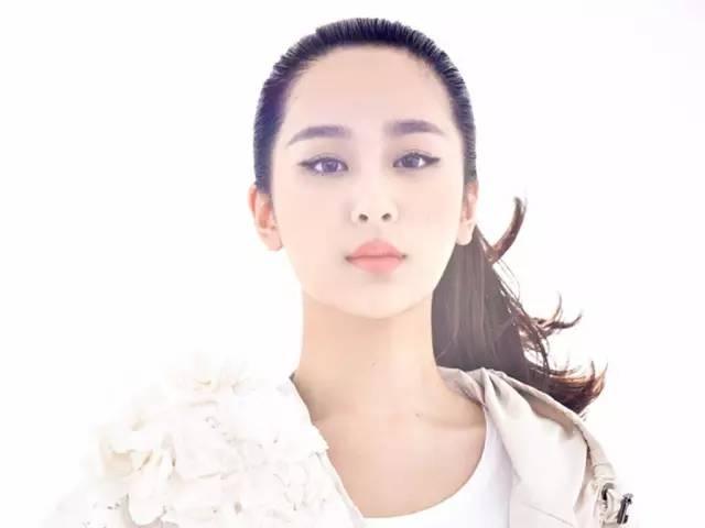 六种常见的女生减龄发型(女生巨显老的3款发型)(8)