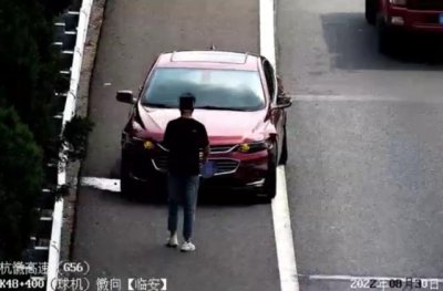 ​杭瑞高速最新交通事故车祸（杭瑞高速小车发生事故后）