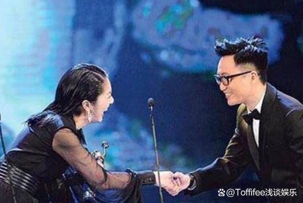 杨千嬅彩排因站错位道歉三次 网友:她叫艺术家不叫明星