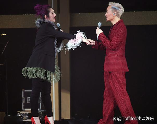 杨千嬅彩排因站错位道歉三次 网友:她叫艺术家不叫明星