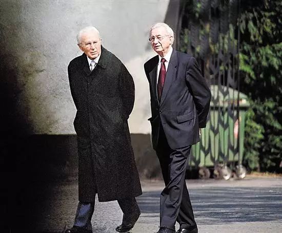 德国首富阿我迪伯仲,他们平常极为矮调,绝少在媒介曝光,此为被德媒认共的独一伯仲照。