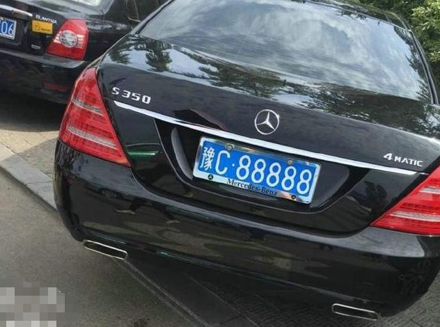 世界车牌排行榜前十名（洛阳最牛奔驰车牌）(3)