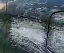 熊孩子不小心刮花豪车（真坑爹儿童划花45辆车）(3)