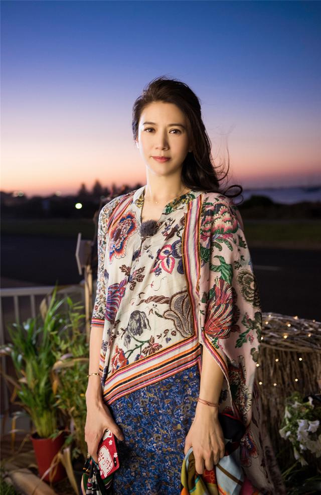 秋冬丝巾系法大全保暖减龄显气质（别小看一条丝巾）(14)