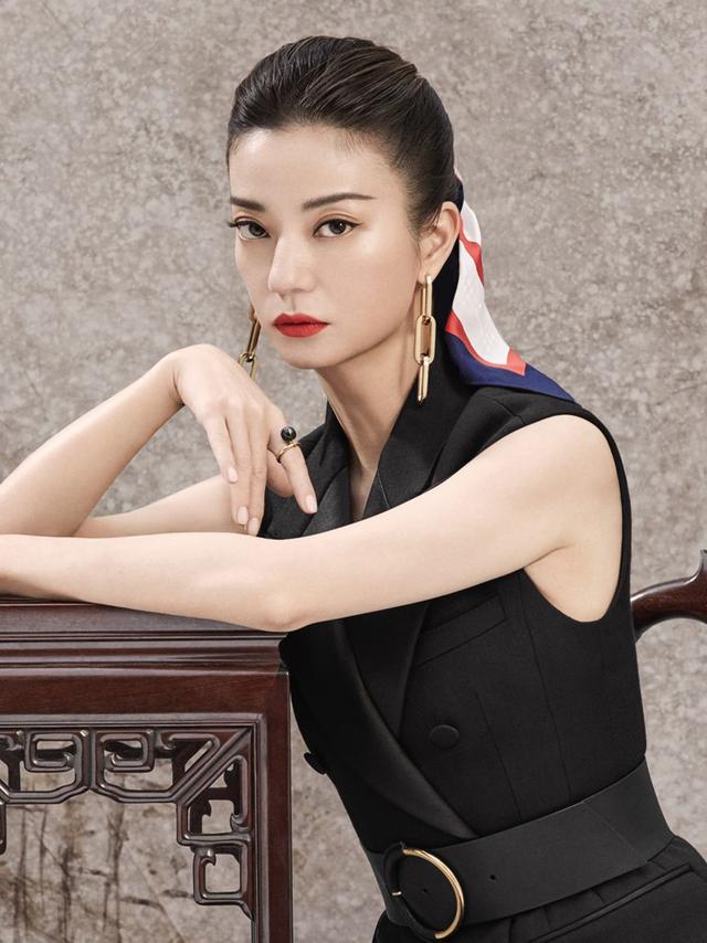 秋冬丝巾系法大全保暖减龄显气质（别小看一条丝巾）(2)