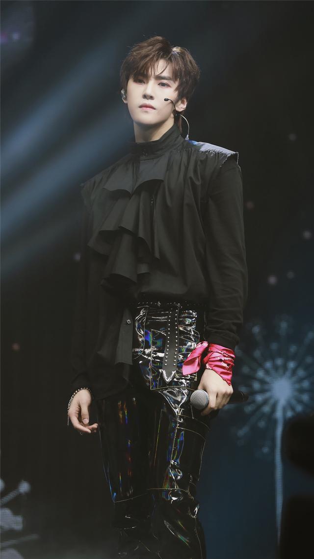 秋冬丝巾系法大全保暖减龄显气质（别小看一条丝巾）(5)