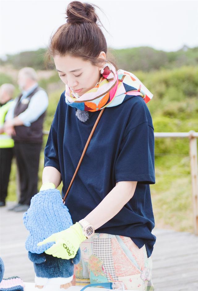 秋冬丝巾系法大全保暖减龄显气质（别小看一条丝巾）(10)