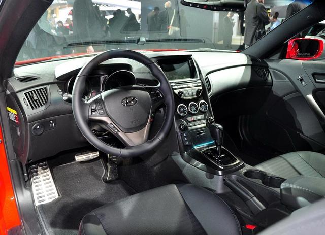 现代最新版跑车(十几万能买到的现代后驱跑车)(5)