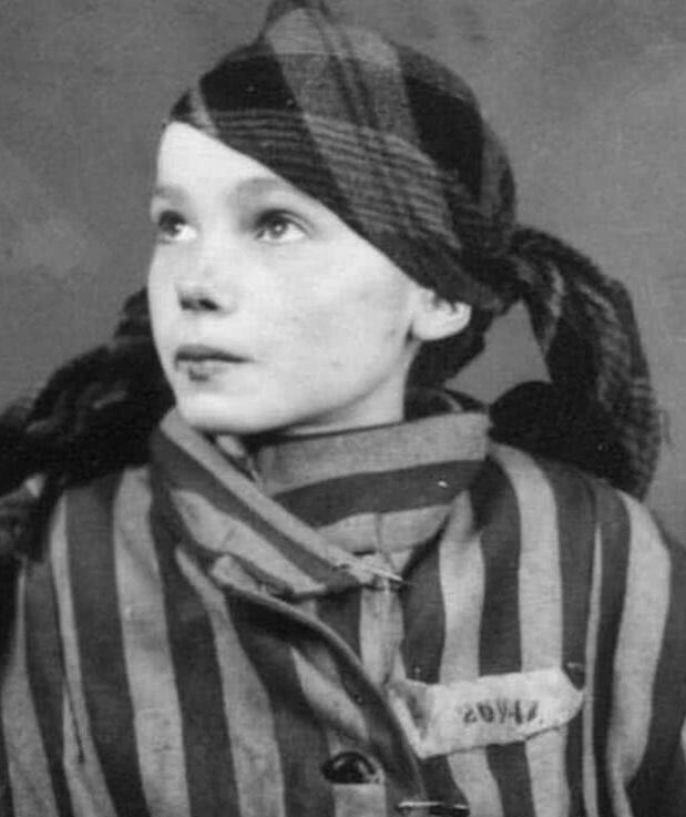 奥斯维辛女性考查房:惨绝尘世女犹太人