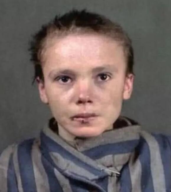 奥斯维辛女性考查房:惨绝尘世女犹太人