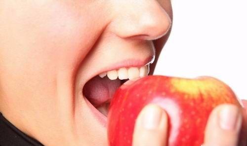 快速治疗口腔溃疡5个小偏方(想要快速甩掉口腔溃疡)(3)