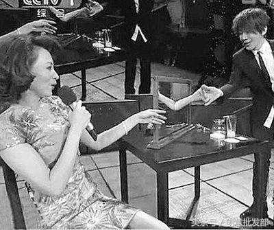 三分钟看懂魔术原理(常见的魔术原理图解)(7)