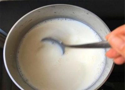 煮牛奶时加糖对它的营养成分,煮牛奶时加糖对它的营养成分有影响吗