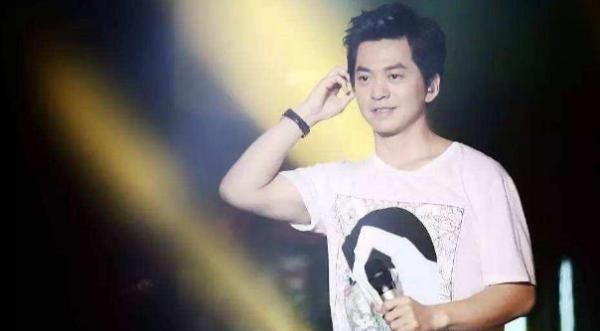 李健秋裤男神的由来,严浩翔在什么节目里挡秋裤图8