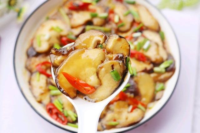 香菇怎么炒好吃又软又香（香菇的经典做法）(2)