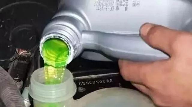 汽车防冻液一般用多久换一次(汽车防冻液究竟多久换一次)(2)