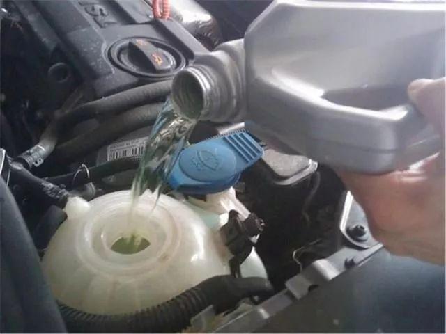 汽车防冻液一般用多久换一次(汽车防冻液究竟多久换一次)(3)