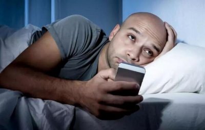 ​熬夜掉发怎么样回复，养成早睡夙起习气（用生姜洗头）