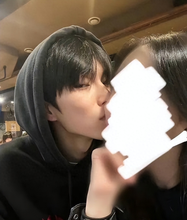 还没出道就塌房!韩国新男团成员与女生亲密照曝光