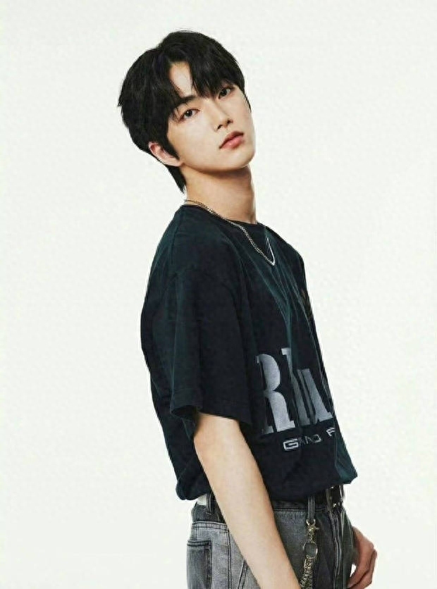 还没出道就塌房!韩国新男团成员与女生亲密照曝光