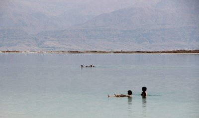 ​死海灭顶人过人吗?死海果然百分百平安吗