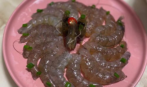 煮熟的虾有点臭了还能吃吗