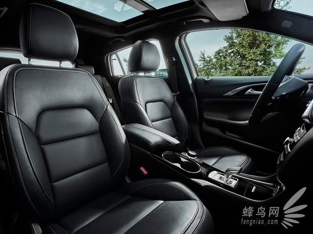 英菲尼迪q30s的价格（最豪华的紧凑车型）(3)