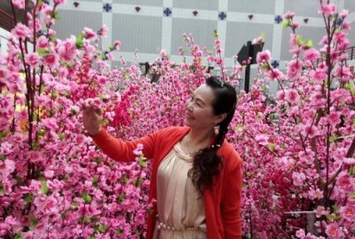 待到山花烂漫时她在丛中笑的意思,待到山花烂漫时她在丛中笑 笑什么意思