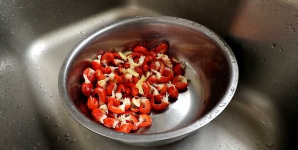 蒜香龙虾尾怎么做才好吃,虾尾怎样做好吃视频图17