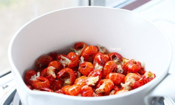 蒜香龙虾尾怎么做才好吃,虾尾怎样做好吃视频图9