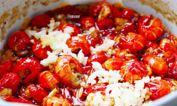 蒜香龙虾尾怎么做才好吃,虾尾怎样做好吃视频图11