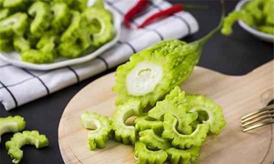 苦瓜要削皮吃吗