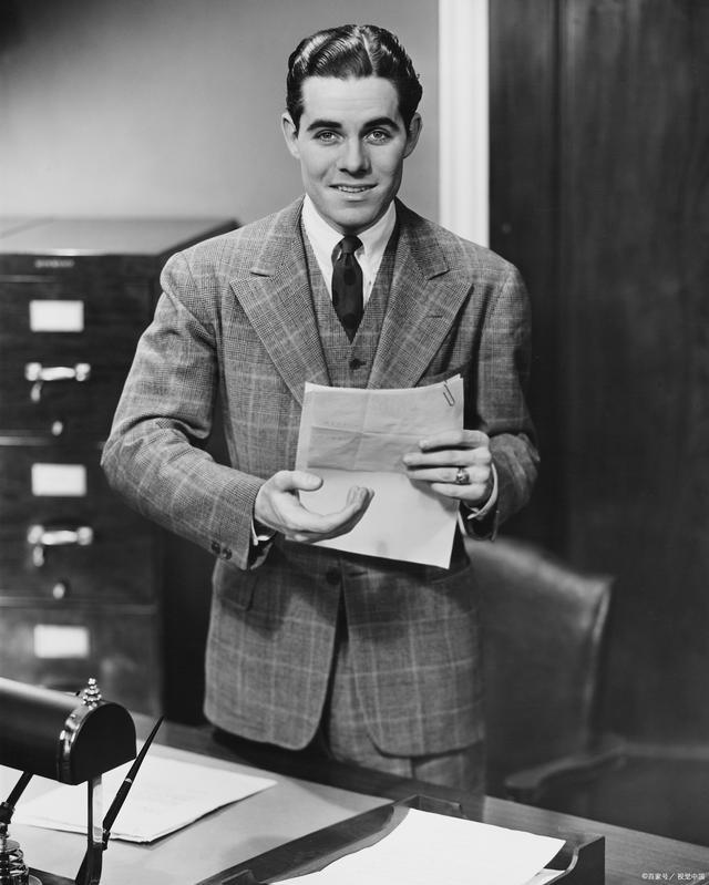 奥本海默到底是谁 《奥本海默》讲的是什么？