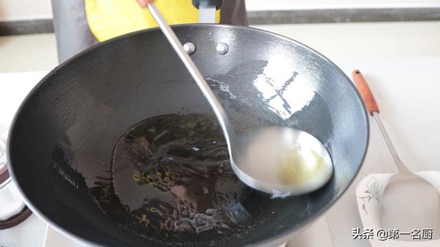 正宗煎鱼不粘锅的方法(煎鱼要记住这两点)(5)