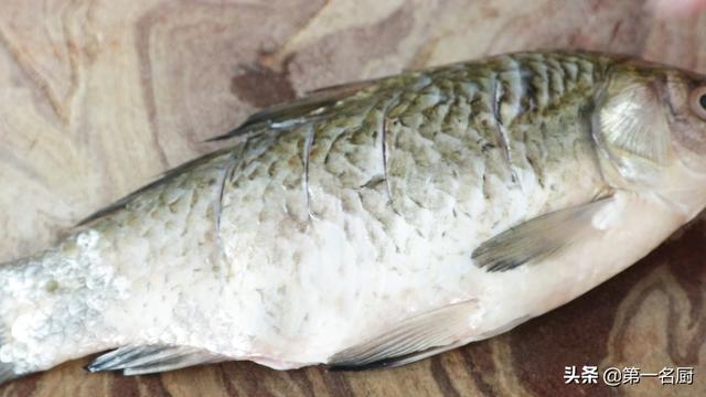 正宗煎鱼不粘锅的方法(煎鱼要记住这两点)(3)