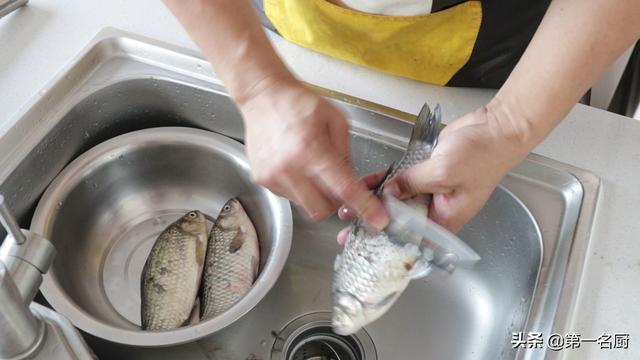正宗煎鱼不粘锅的方法(煎鱼要记住这两点)(2)