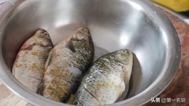 正宗煎鱼不粘锅的方法(煎鱼要记住这两点)(4)