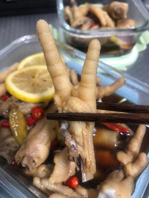 泡椒凤爪能吃吗(泡椒凤爪可不可以食用)