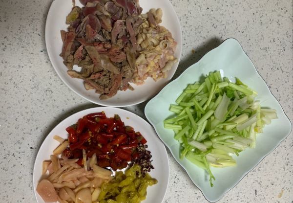 泡椒鸡杂怎么炒,四川泡椒鸡杂的做法图18