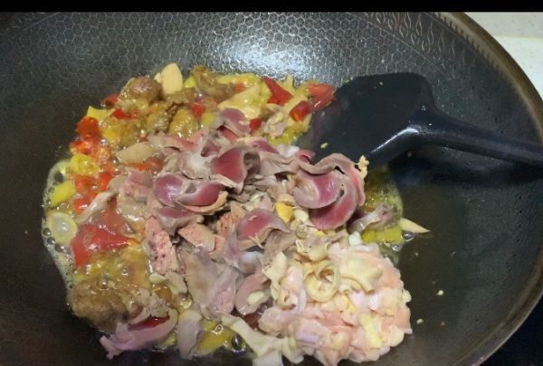 泡椒鸡杂怎么炒,四川泡椒鸡杂的做法图21