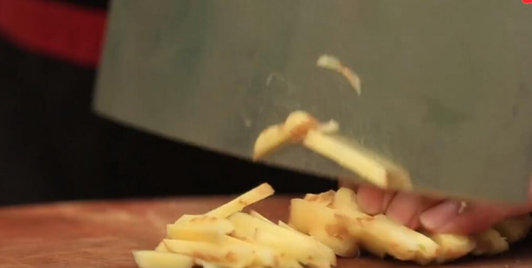 泡椒鸡杂怎么炒,四川泡椒鸡杂的做法图3