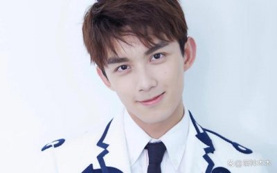 ​吴磊被质疑谈恋爱了？自曝对现状很满意：和爱人家人在一起