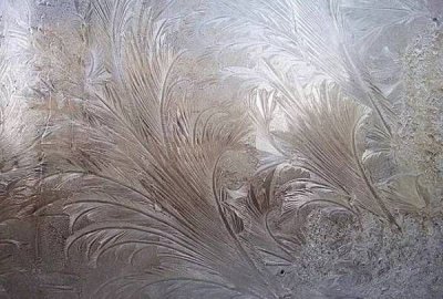 冬天窗户玻璃会冻裂,冬天窗户玻璃会冻裂吗