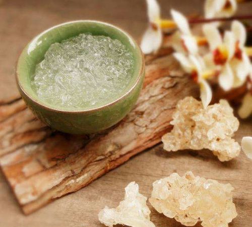 雪燕泡在水里面为什么会变大