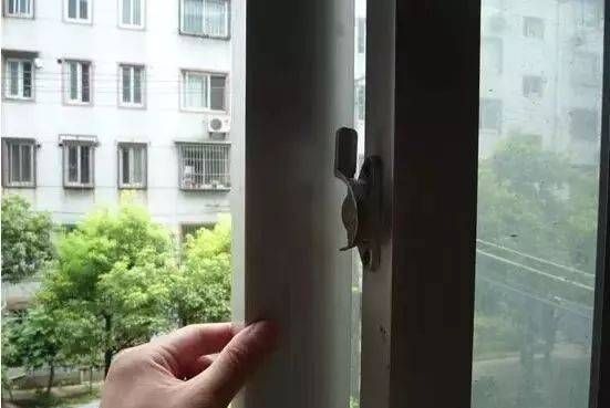 窗户有凉气怎么解决视频