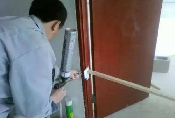 冬天窗户玻璃透寒气怎么办,冬天玻璃窗上水珠怎么办图8